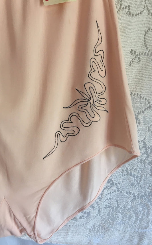 Vintage 1950's Tap Pants | Powder Pink Nylon with Black Embroidery | New Old Stock | High Waist Panties | Italian Lingerie | Size M - Daggers & Dames