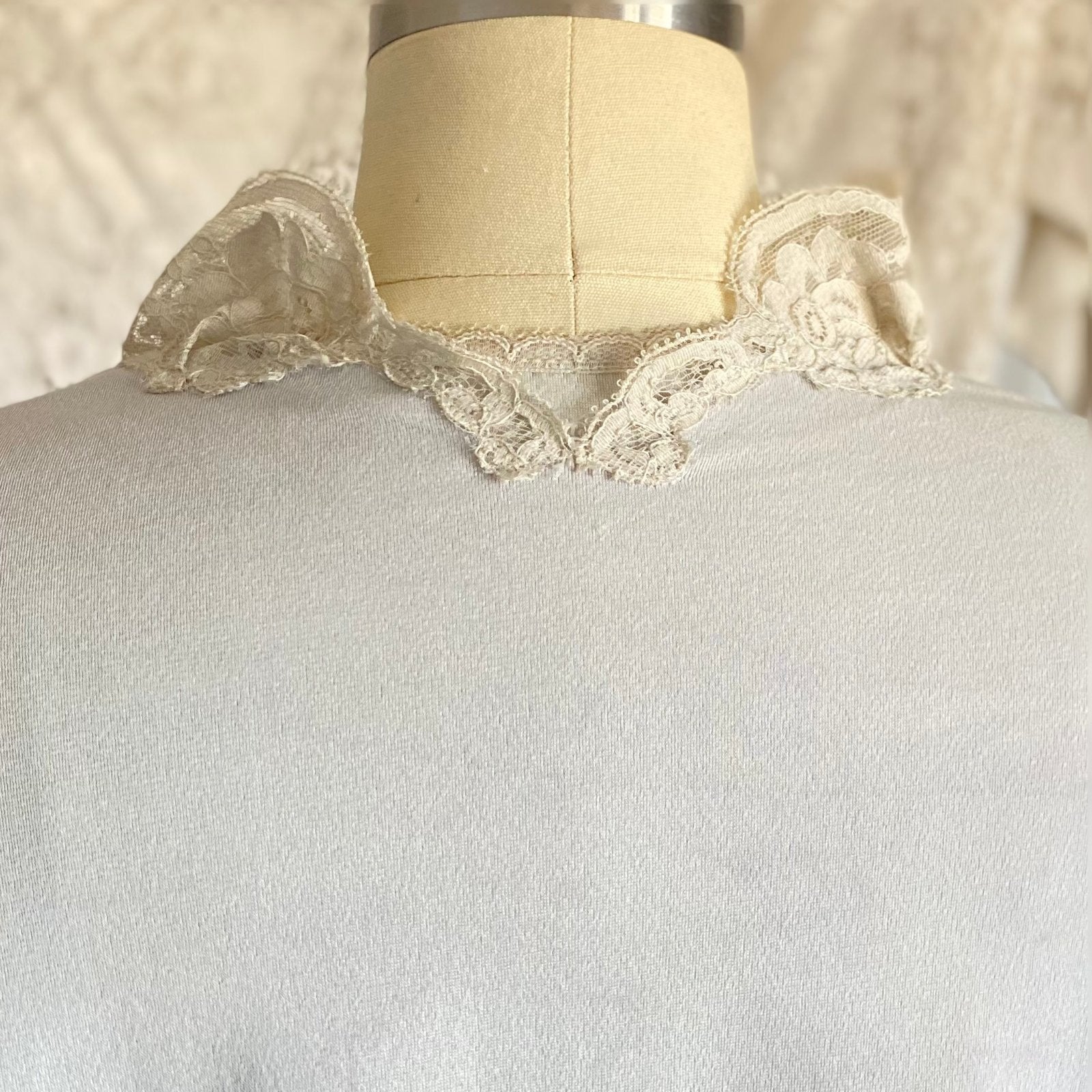 Vintage 1960's Babydoll Nightgown & Peignoir Set | Dove Gray Nylon with Ivory Floral Lace | Size S | Kayser - Daggers & Dames