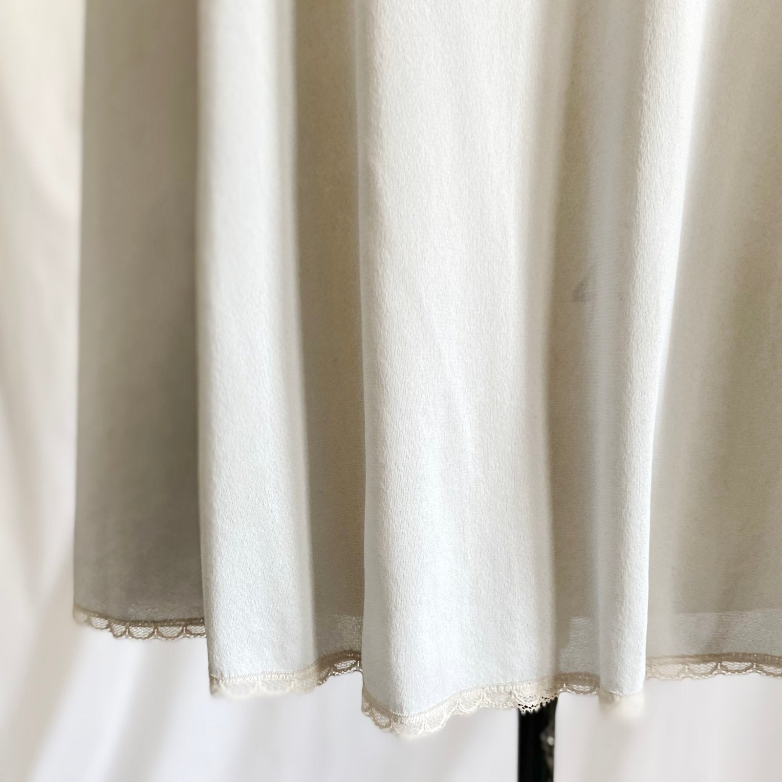 Vintage 1960's Babydoll Nightgown & Peignoir Set | Dove Gray Nylon with Ivory Floral Lace | Size S | Kayser - Daggers & Dames