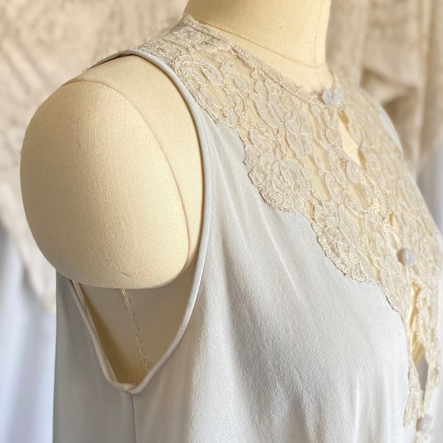 Vintage 1960's Babydoll Nightgown & Peignoir Set | Dove Gray Nylon with Ivory Floral Lace | Size S | Kayser - Daggers & Dames