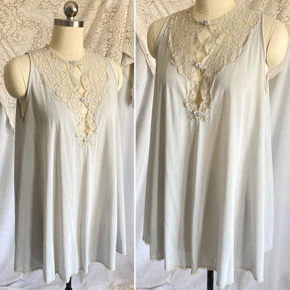Vintage 1960's Babydoll Nightgown & Peignoir Set | Dove Gray Nylon with Ivory Floral Lace | Size S | Kayser - Daggers & Dames