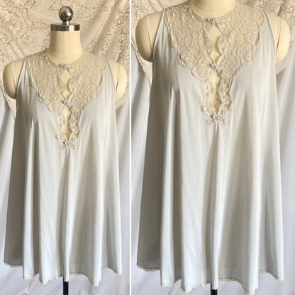 Vintage 1960's Babydoll Nightgown & Peignoir Set | Dove Gray Nylon with Ivory Floral Lace | Size S | Kayser - Daggers & Dames
