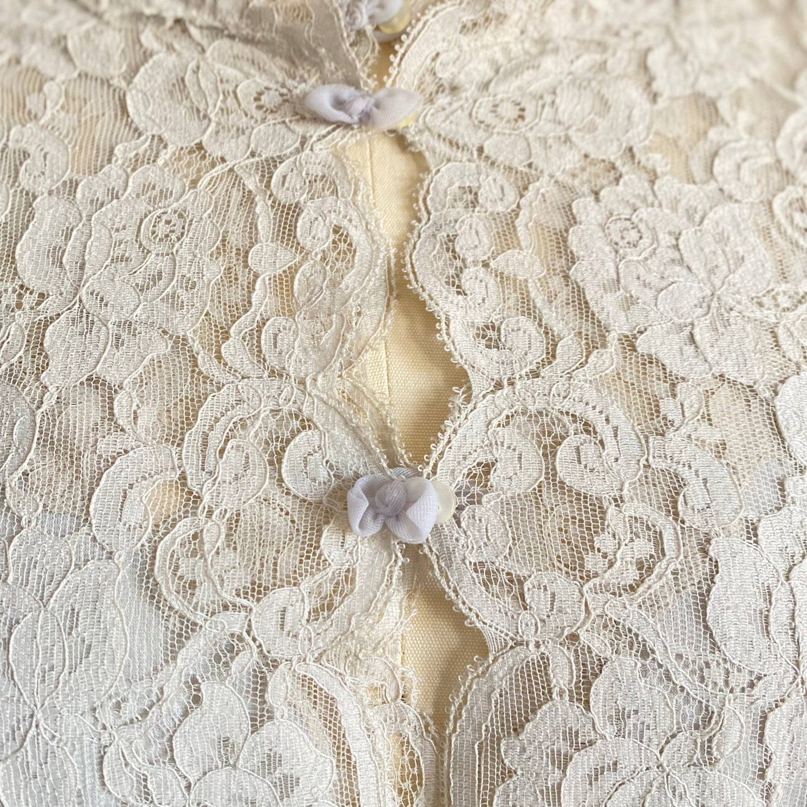 Vintage 1960's Babydoll Nightgown & Peignoir Set | Dove Gray Nylon with Ivory Floral Lace | Size S | Kayser - Daggers & Dames