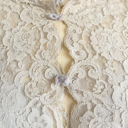 Vintage 1960's Babydoll Nightgown & Peignoir Set | Dove Gray Nylon with Ivory Floral Lace | Size S | Kayser - Daggers & Dames