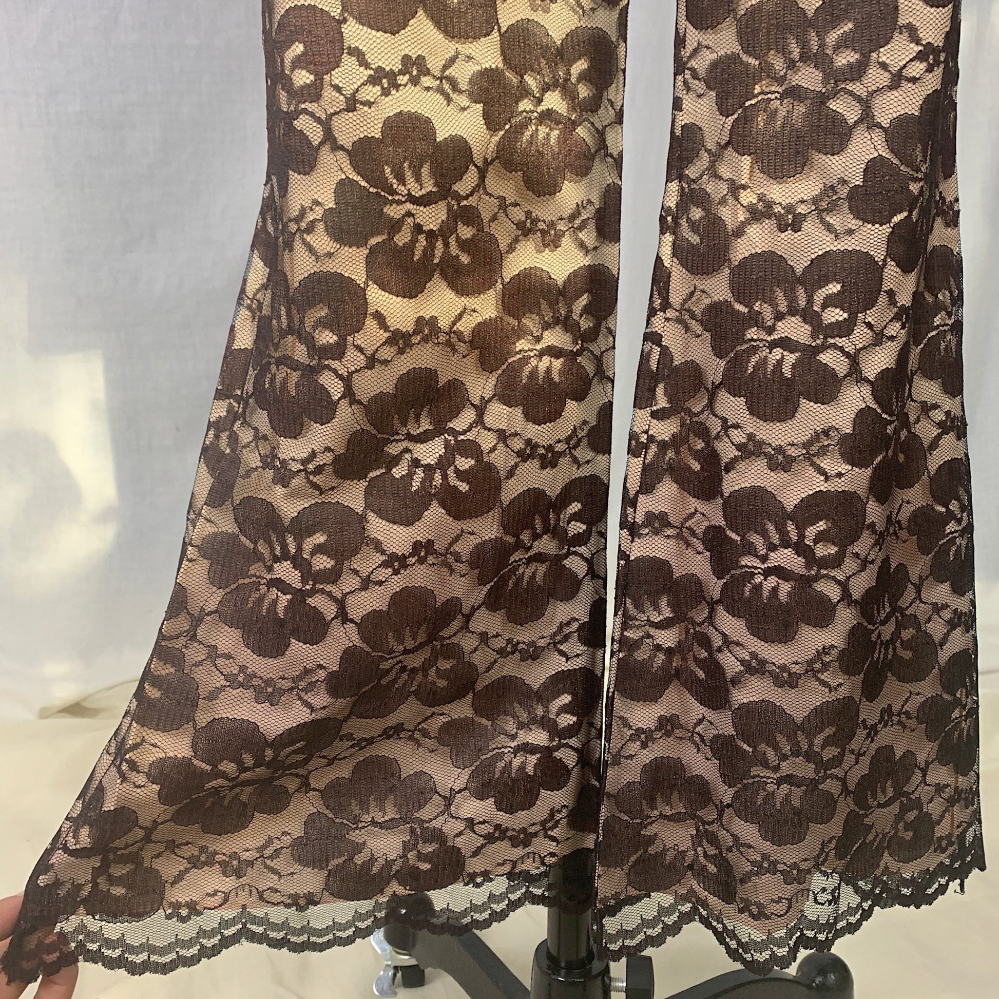 Vintage 1960's Lounge Suit | Deep Mocha Brown Floral Lace over Pale Rose Pink Acetate | Size XS, S | R/B Jrs - Daggers & Dames