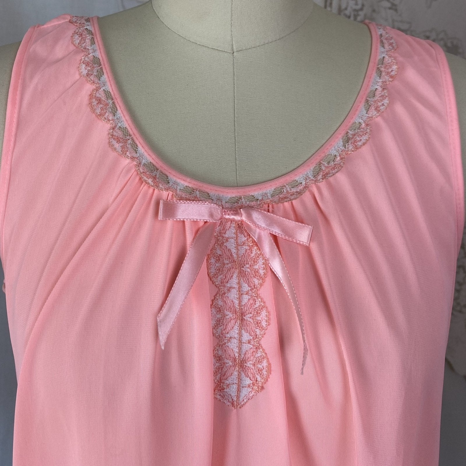 Vintage 1960's Nightgown & Peignoir Set | Bright Flamingo Pink with Lace | Size M, LG - Daggers & Dames