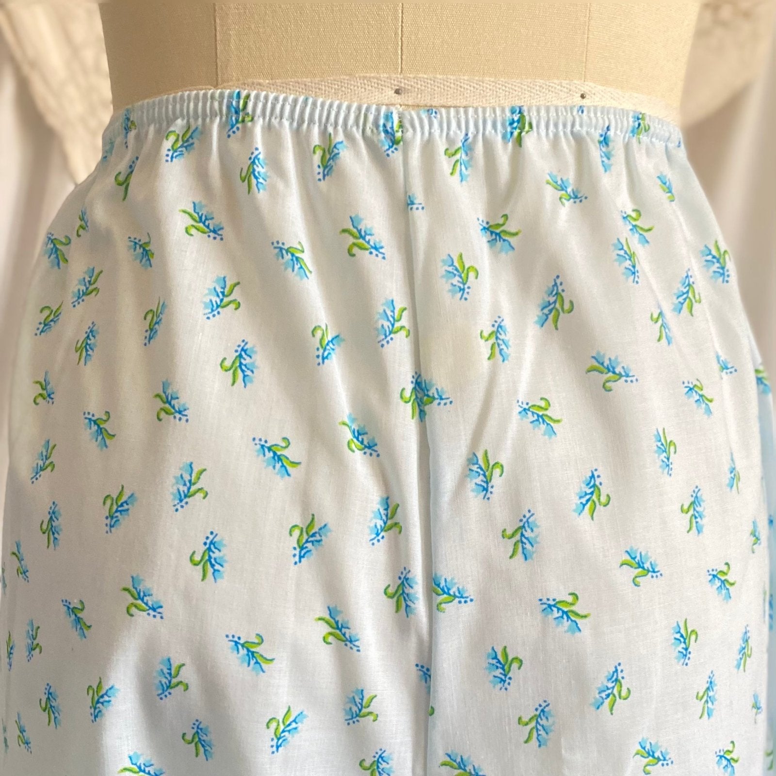 Vintage 1960's Pajama Set | Unworn Light Sky Blue Cotton with Floral Print | Size S - Daggers & Dames