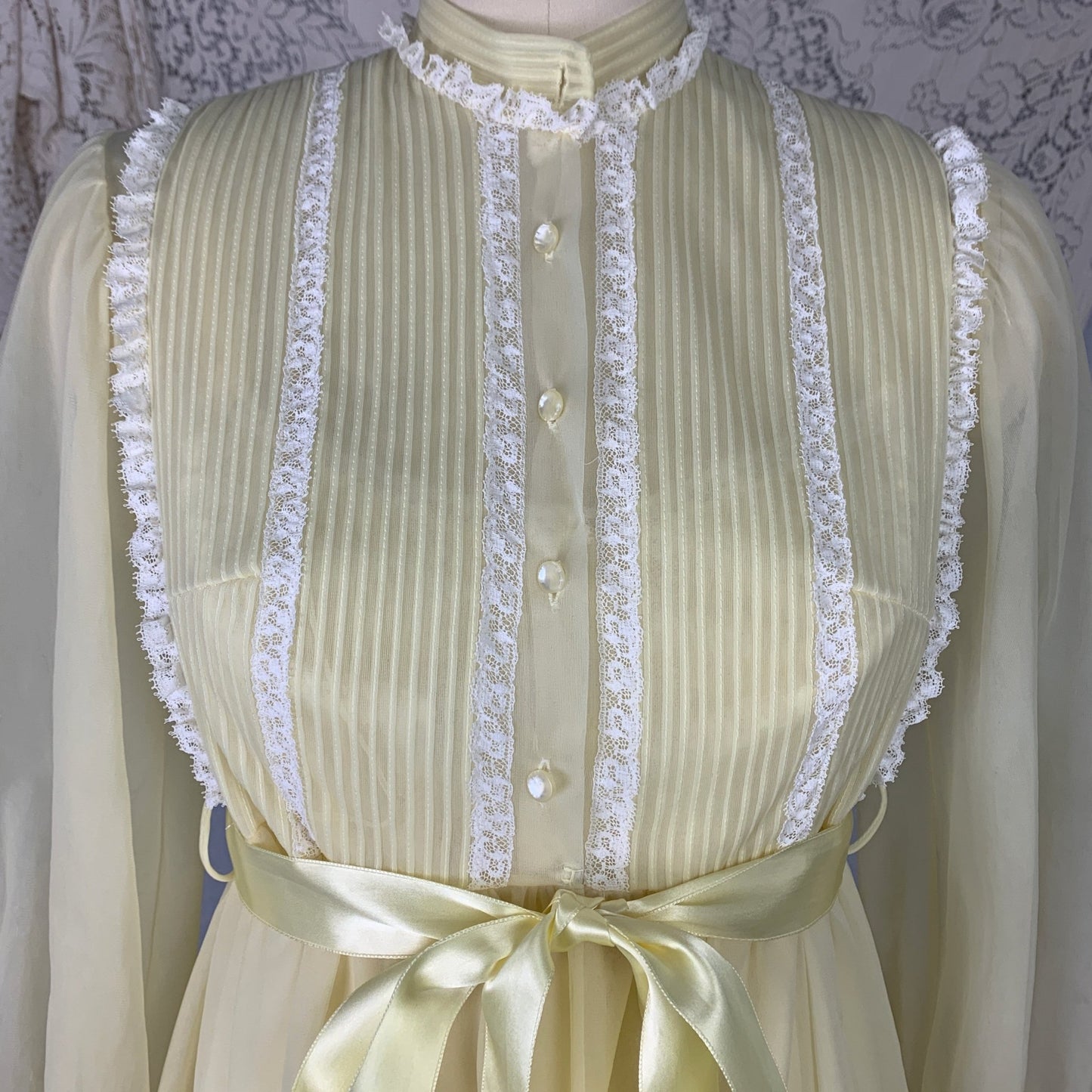 Vintage 1960's Peignoir Set | Pale Pastel Yellow Nylon Chiffon with White Ruffled Lace | Size S, Petite | Kayser - Daggers & Dames