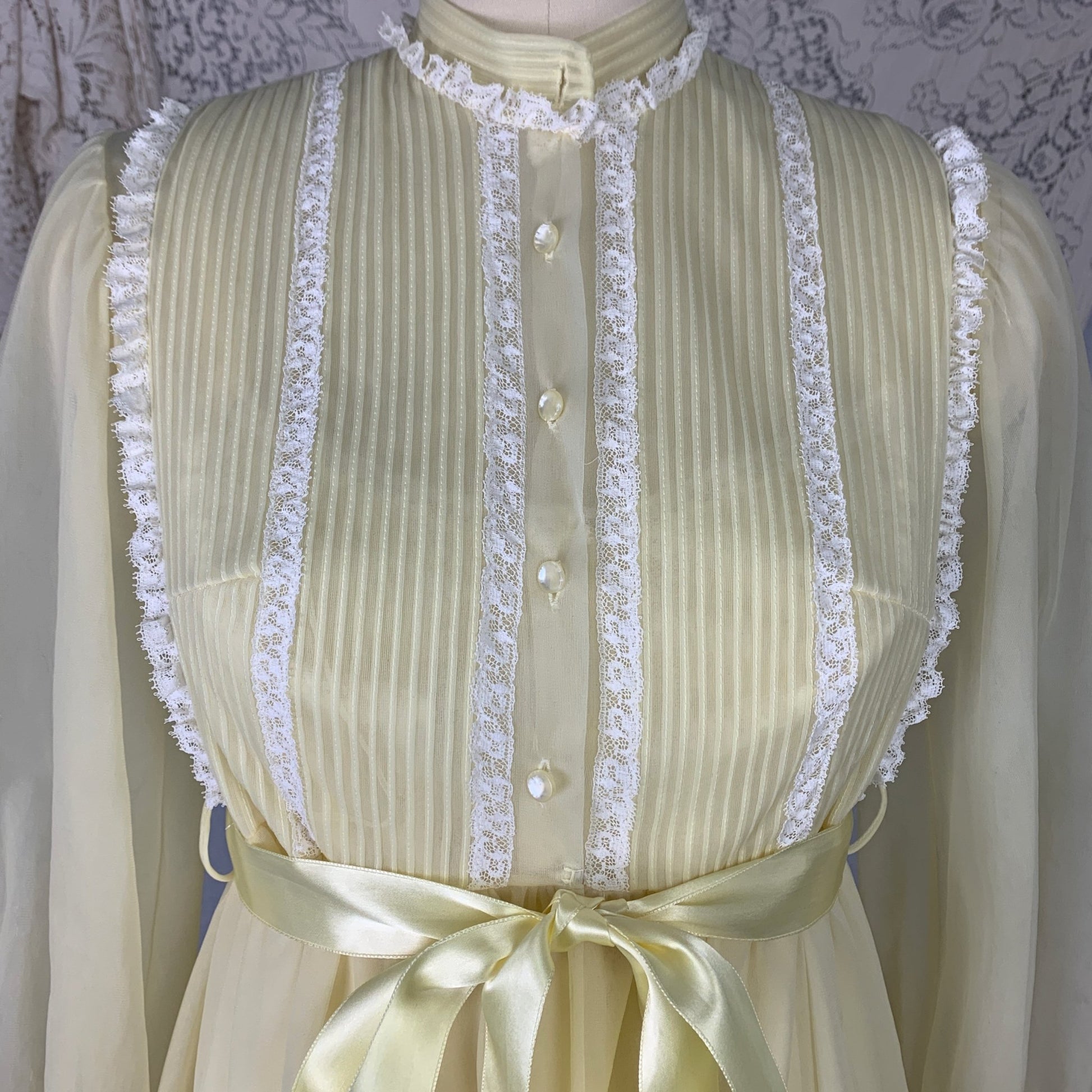 Vintage 1960's Peignoir Set | Pale Pastel Yellow Nylon Chiffon with White Ruffled Lace | Size S, Petite | Kayser - Daggers & Dames