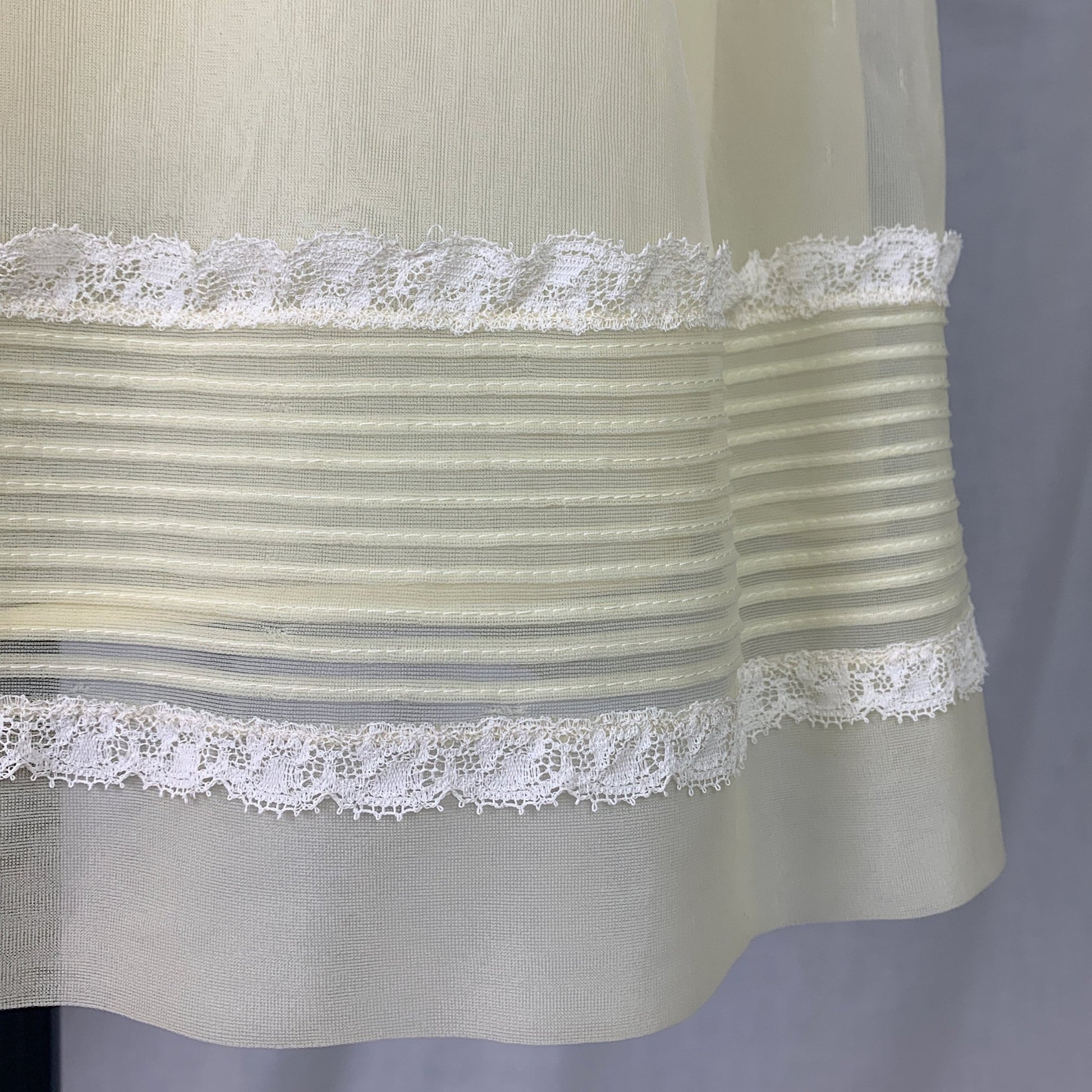 Vintage 1960's Peignoir Set | Pale Pastel Yellow Nylon Chiffon with White Ruffled Lace | Size S, Petite | Kayser - Daggers & Dames