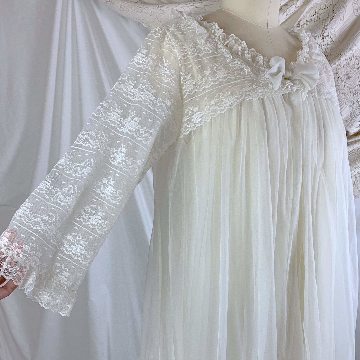 Vintage 1960's Peignoir Set | Sheer Creamy White Nylon Chiffon with Lace | Miss Elaine | Size M - Daggers & Dames