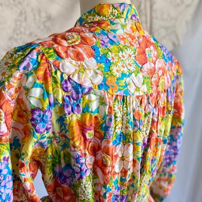 Vintage 1960s Robe | Bold Floral Print Quilted Nylon Taffeta with Puff Sleeves | Size Med - Daggers & Dames