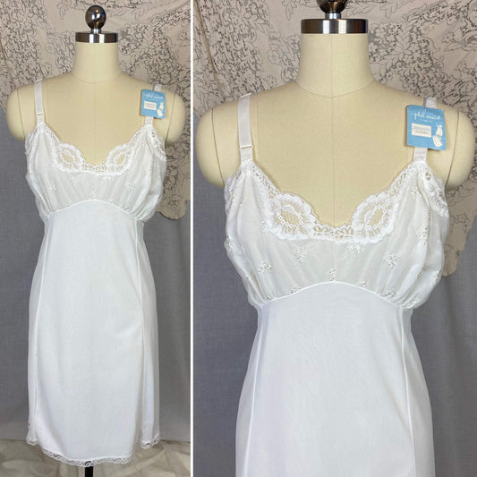 Vintage 1960's Slip | Bright White Nylon with Lace Appliques | Size 38-44 Bust, M/LG - Daggers & Dames