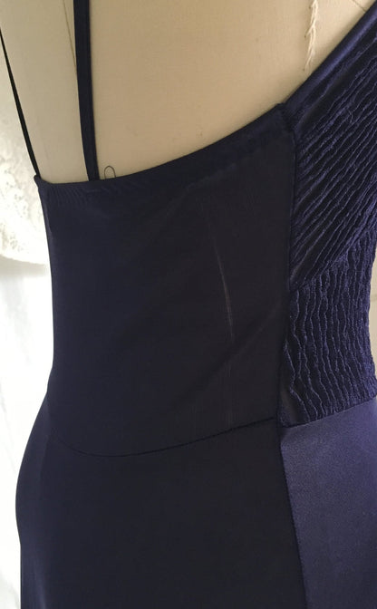 Vintage 1970's Nightgown | Silky Blue Polyester | 70's does 40's Slip Dress | Size XSM/SM - Daggers & Dames