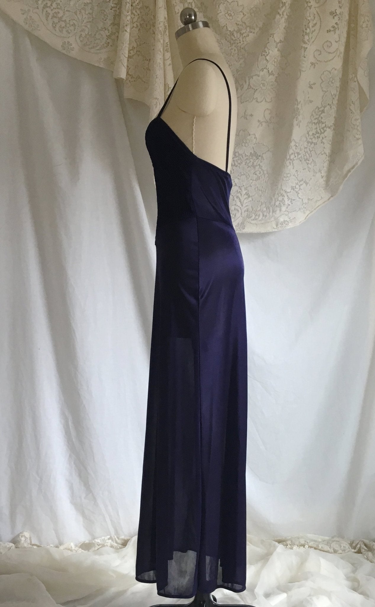 Vintage 1970's Nightgown | Silky Blue Polyester | 70's does 40's Slip Dress | Size XSM/SM - Daggers & Dames