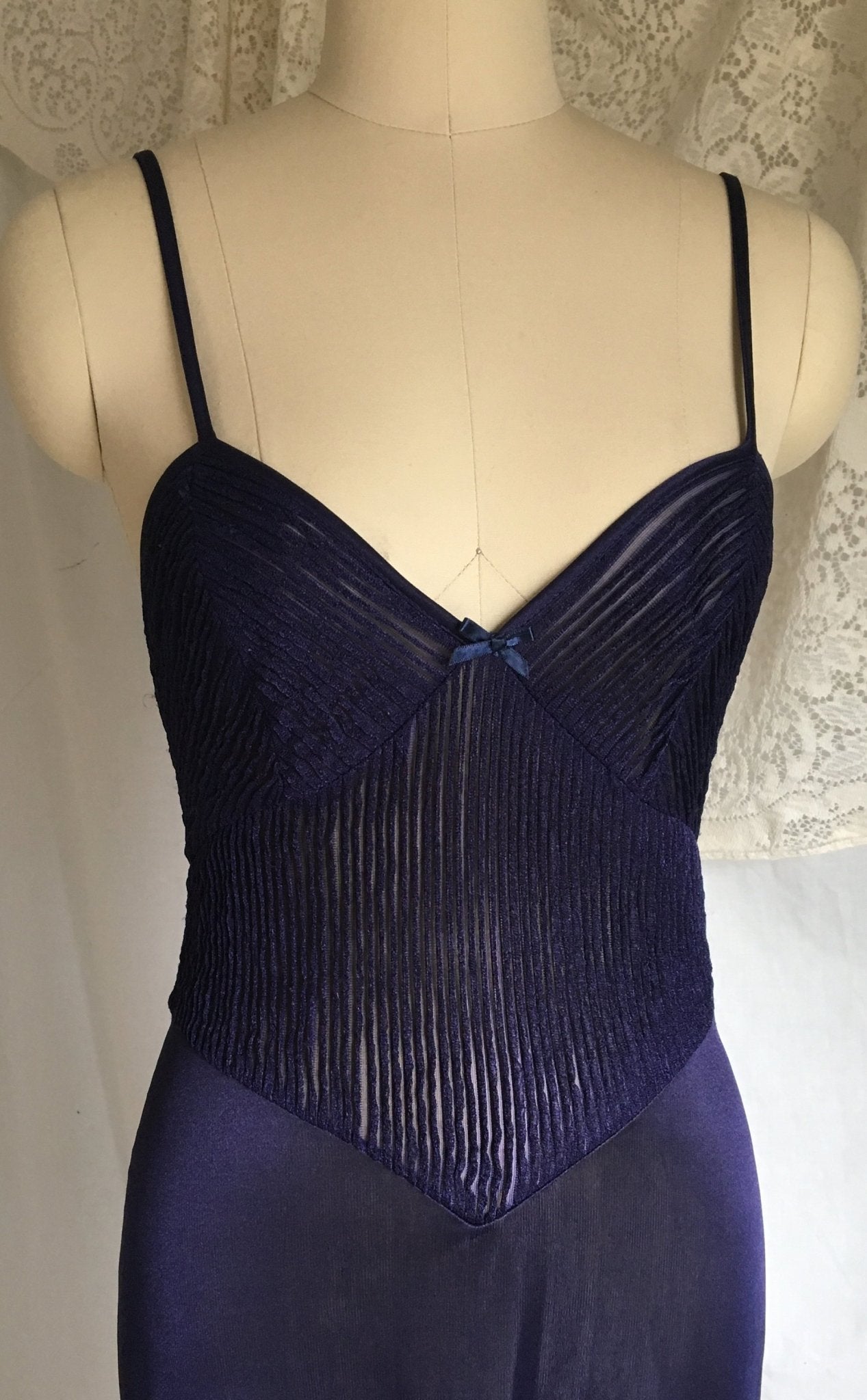Vintage 1970's Nightgown | Silky Blue Polyester | 70's does 40's Slip Dress | Size XSM/SM - Daggers & Dames