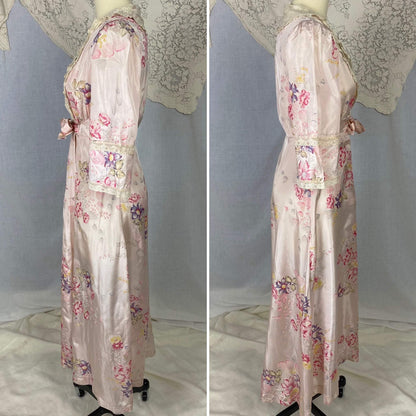Vintage Robe - 1950's | Pale Rose Pink Taffeta with Bright Floral Print & Ivory Lace | Size XS Petite - Daggers & Dames