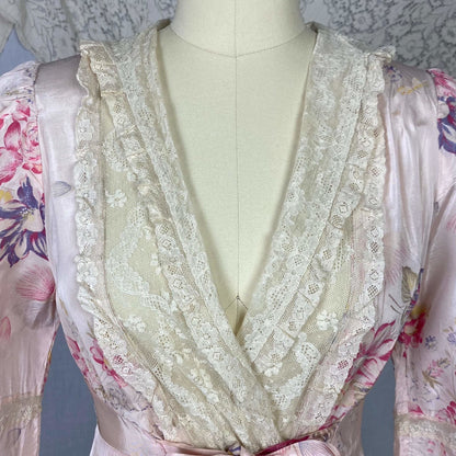 Vintage Robe - 1950's | Pale Rose Pink Taffeta with Bright Floral Print & Ivory Lace | Size XS Petite - Daggers & Dames