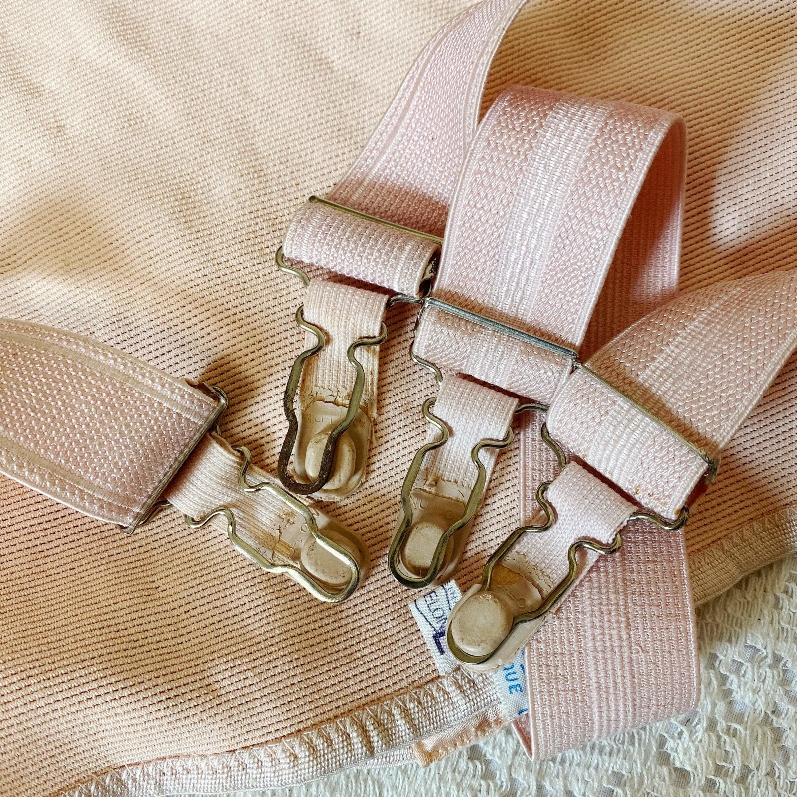 Vintage 's Waist Cincher Girdle | Powder Pink Rayon Satin & Elastic Mesh | Size XS, S | Ecila Made in France - Daggers & Dames